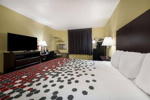 Super 8 by Wyndham Fredericksburg/Central Plz Area - image 26