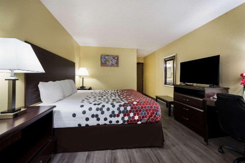 Super 8 by Wyndham Fredericksburg/Central Plz Area - image 27