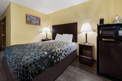 Super 8 by Wyndham Fredericksburg/Central Plz Area - image 29