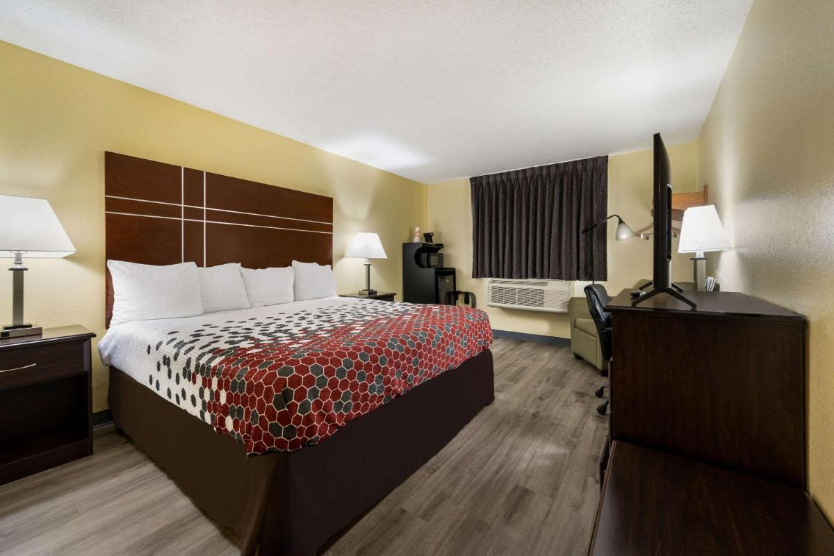 Super 8 by Wyndham Fredericksburg/Central Plz Area - image 6