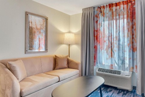 Fairfield Inn & Suites Fredericksburg - image 14