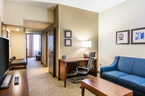 Comfort Suites Fredericksburg South - image 11