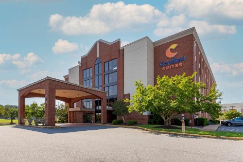 Comfort Suites Fredericksburg South - image 12
