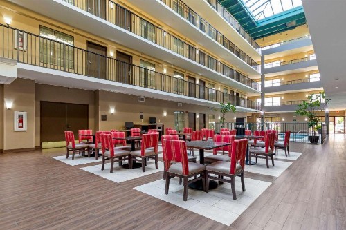 Comfort Suites Fredericksburg South - image 32