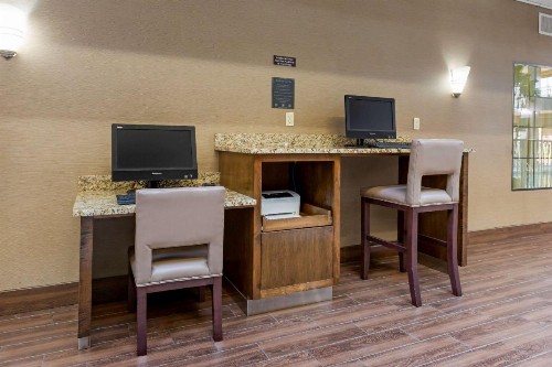 Comfort Suites Fredericksburg South - image 4