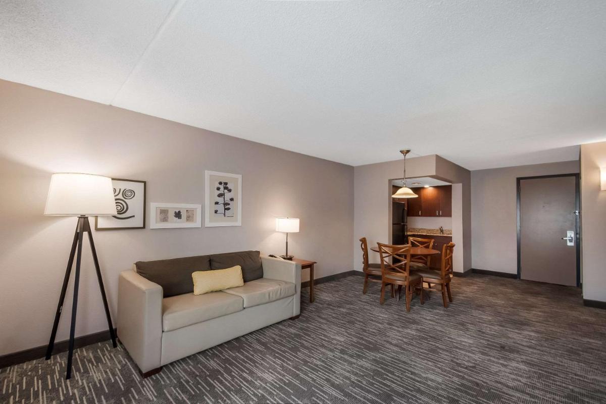 Country Inn & Suites by Radisson Fredericksburg South (I-95) VA - image 4