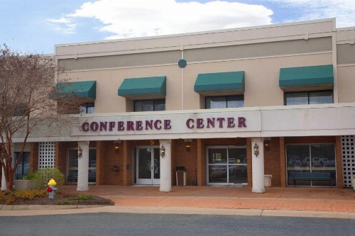 Clarion Hotel & Suites Convention Center Fredericksburg - image 15