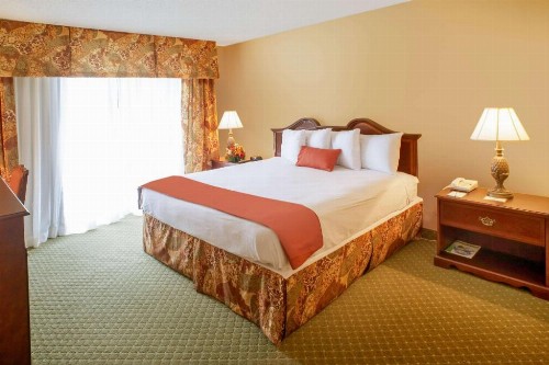 Clarion Hotel & Suites Convention Center Fredericksburg - image 17