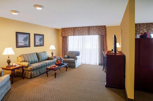Clarion Hotel & Suites Convention Center Fredericksburg - image 25