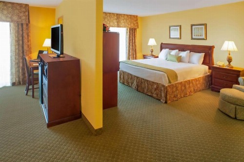 Clarion Hotel & Suites Convention Center Fredericksburg - image 26