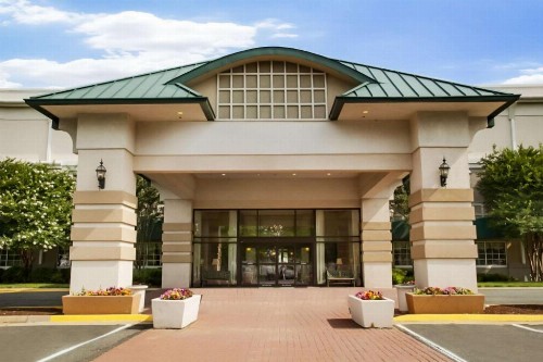 Clarion Hotel & Suites Convention Center Fredericksburg - image 6
