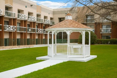 Clarion Hotel & Suites Convention Center Fredericksburg - image 7