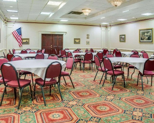 Clarion Inn Fredericksburg - image 16