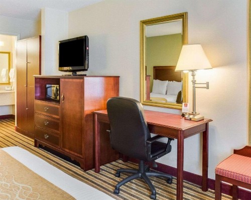 Clarion Inn Fredericksburg - image 7