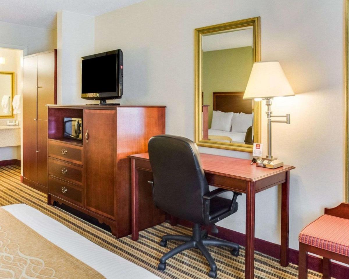 Clarion Inn Fredericksburg - image 7