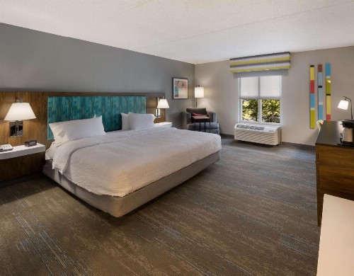 Hampton Inn and Suites Fredericksburg - image 10