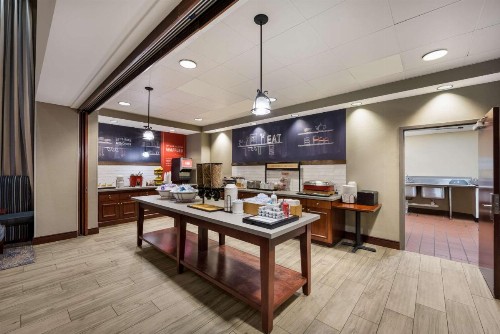 Hampton Inn and Suites Fredericksburg - image 12