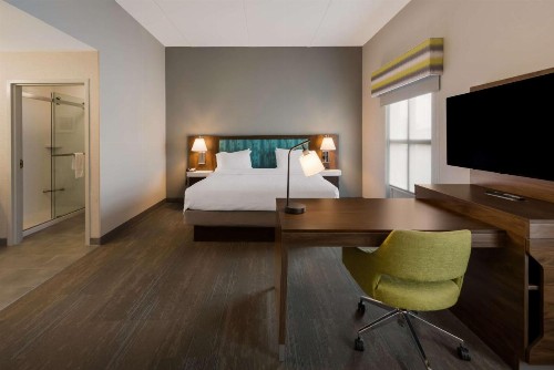 Hampton Inn and Suites Fredericksburg - image 18