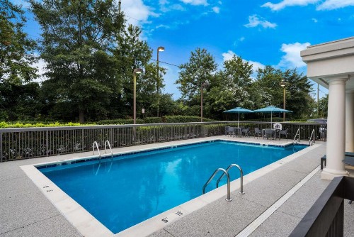 Hampton Inn and Suites Fredericksburg - image 20