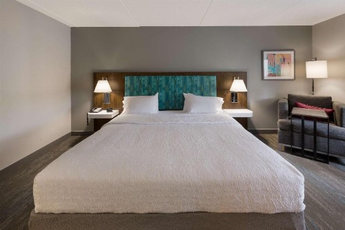 Hampton Inn and Suites Fredericksburg - image 21