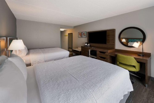 Hampton Inn and Suites Fredericksburg - image 22