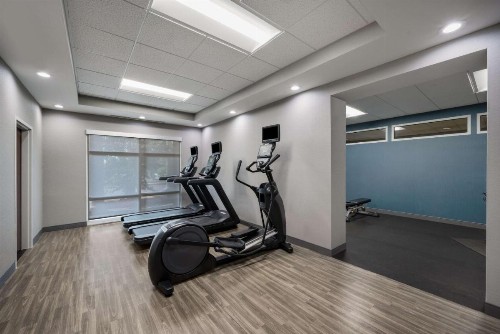 Hampton Inn and Suites Fredericksburg - image 23