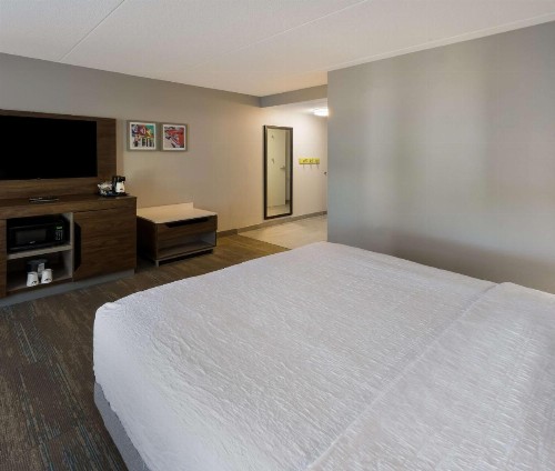 Hampton Inn and Suites Fredericksburg - image 36