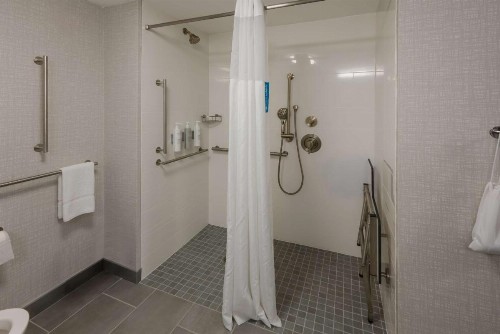 Hampton Inn and Suites Fredericksburg - image 38