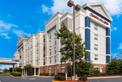 Hampton Inn and Suites Fredericksburg - image 39
