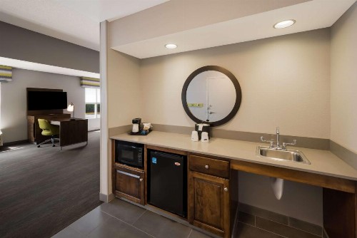 Hampton Inn and Suites Fredericksburg - image 4