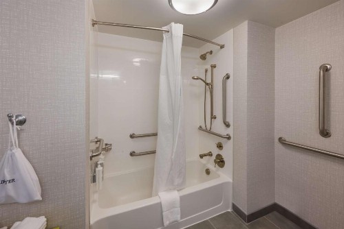 Hampton Inn and Suites Fredericksburg - image 40