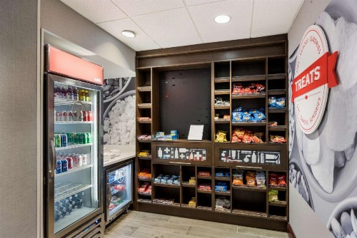 Hampton Inn and Suites Fredericksburg - image 42