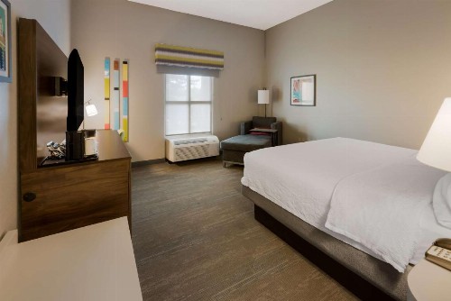 Hampton Inn and Suites Fredericksburg - image 48