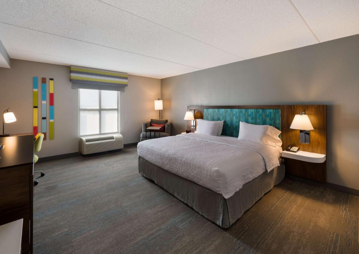 Hampton Inn and Suites Fredericksburg - image 5