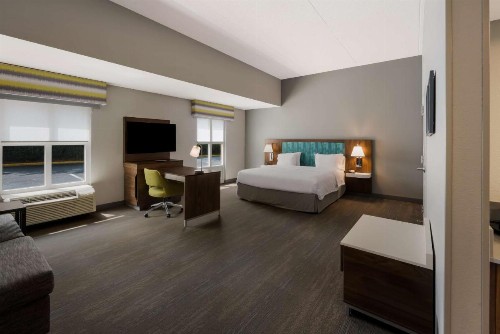 Hampton Inn and Suites Fredericksburg - image 50