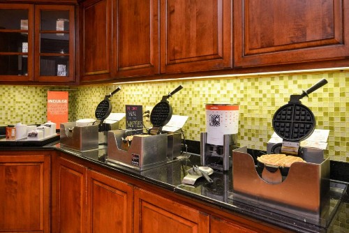Hampton Inn and Suites Fredericksburg South - image 15