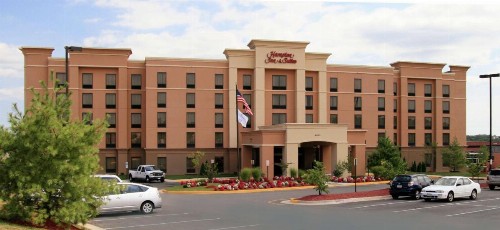 Hampton Inn and Suites Fredericksburg South - image 2