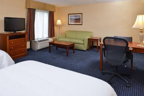 Hampton Inn and Suites Fredericksburg South - image 30