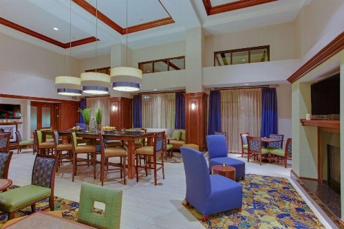 Hampton Inn and Suites Fredericksburg South - image 7