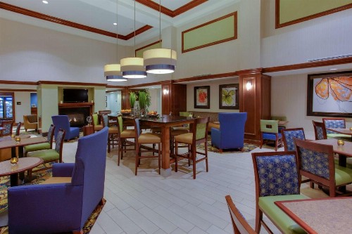 Hampton Inn and Suites Fredericksburg South - image 8