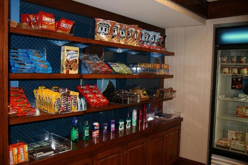 Hampton Inn and Suites Fredericksburg South - image 9