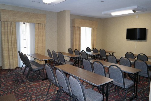 Holiday Inn Express Fredericksburg - Southpoint an IHG Hotel - image 13