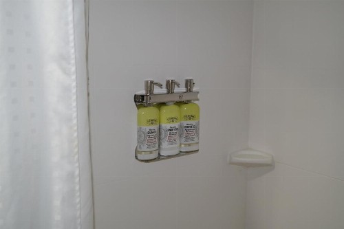 Holiday Inn Express Fredericksburg - Southpoint an IHG Hotel - image 4