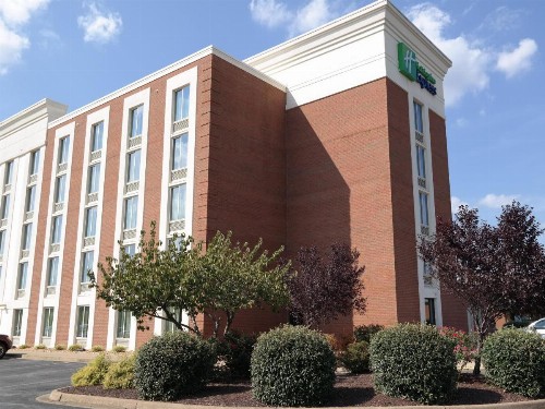 Holiday Inn Express Fredericksburg - Southpoint an IHG Hotel - image 5