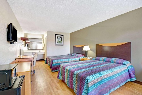 Super 8 by Wyndham Fredericksburg - image 8