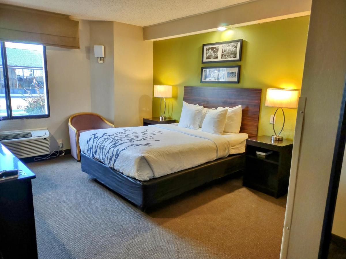 Sleep Inn Fredericksburg - image 4