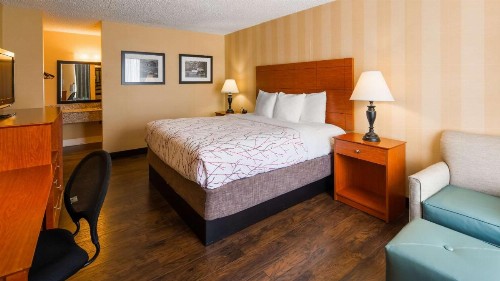 Best Western Fredericksburg - image 13