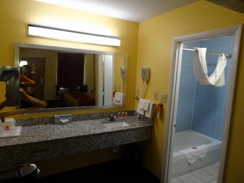 Econo Lodge Fredericksburg near I-95 - image 17