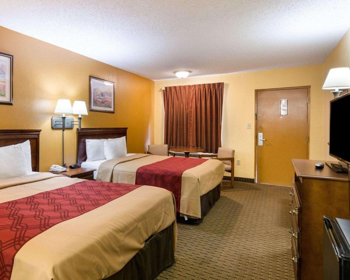 Econo Lodge Fredericksburg near I-95 - image 2