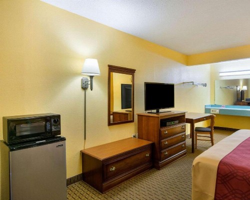 Econo Lodge Fredericksburg near I-95 - image 20